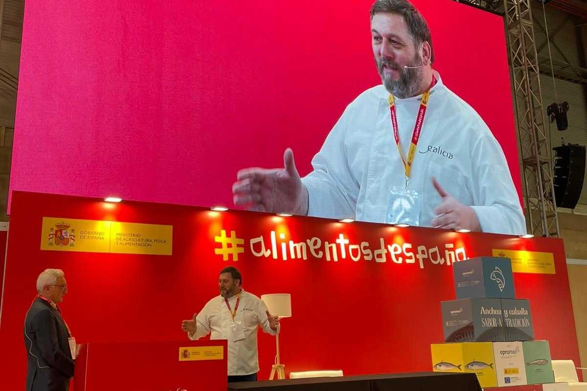Chef Miguel Mosteiro promocionando el producto gallego en Salon Gourmets