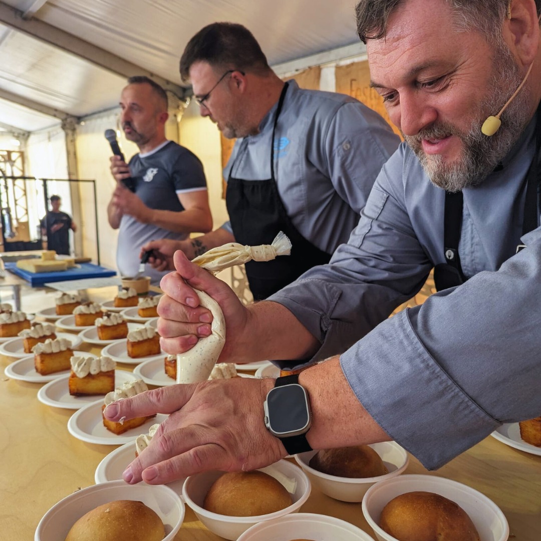 Miguel Mosteiro durante un showcooking con patata de Coristanco.